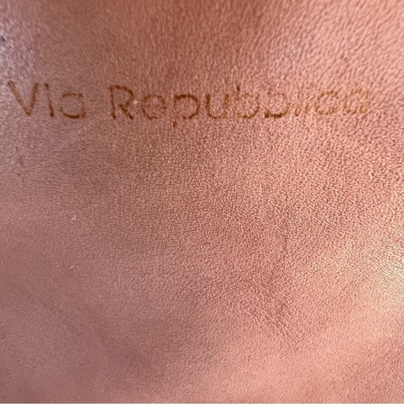 VIA REPUBBLICA LEATHER DRAWSTRING NEUTRAL SHOULDER HOBO BAG EUC - Picture 2 of 12